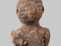 Aeg H 28  Aeg H 28, Mittleres Reich, Dienerfigur, Holz, H 8,9 cm, B 3,6 cm, T 2,4 cm : Bestandskatalog Ägypten, Museumsfoto: Claus Cordes